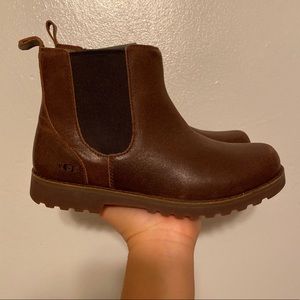 Kids UGG Chelsea Boot, Size 4, Brown